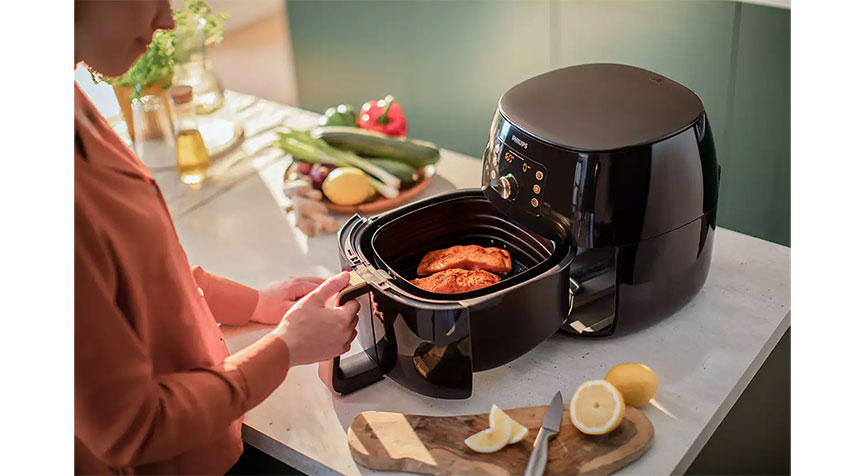 Philips Premium AirFryer XXL, 1.4Kg/7.3L, 2050-2225W, Black with Copper -  eXtra Saudi